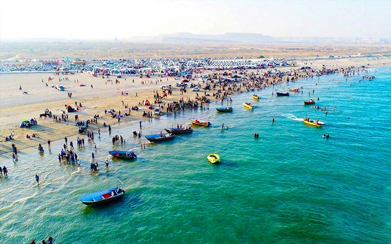 مناظر صخره‌ای و جزر و مد در جزایر ناز قشم